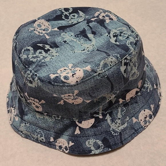Blue bucket style hat with skull print - Picture 1 of 4
